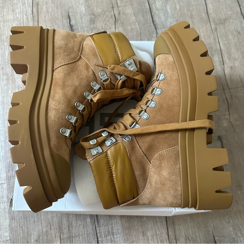 Ash Patagonie Boot size 39M